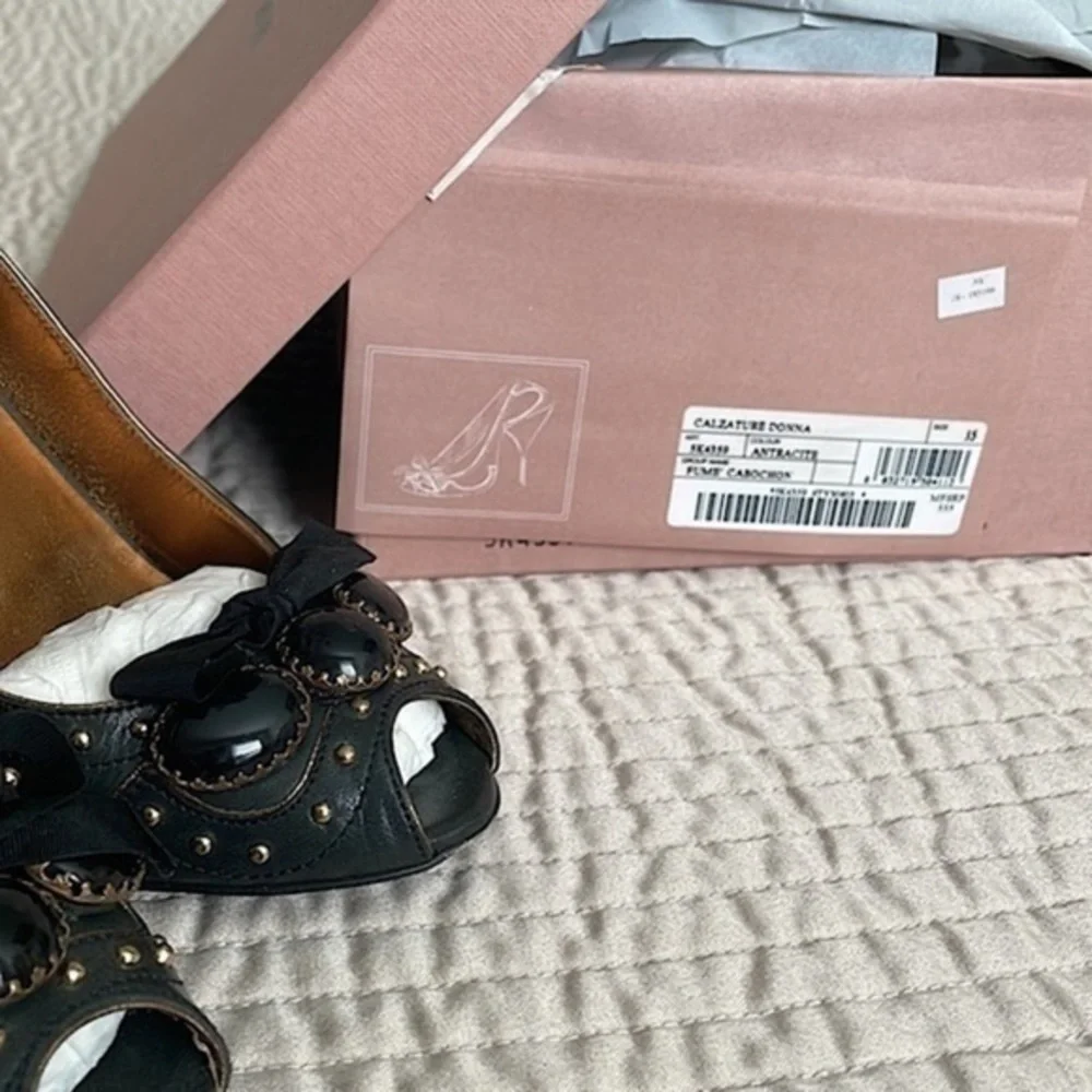 Miu Miu Leather studded peeptoe pumps cabochon & bows size 35